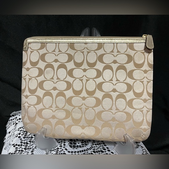 COACH I-Pad padded case with zipper - Picture 3 of 5